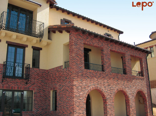 Unlike traditional ceramic tiles, flexible clay tiles can be applied with minimal reinforcement, reducing installation time and labor costs.